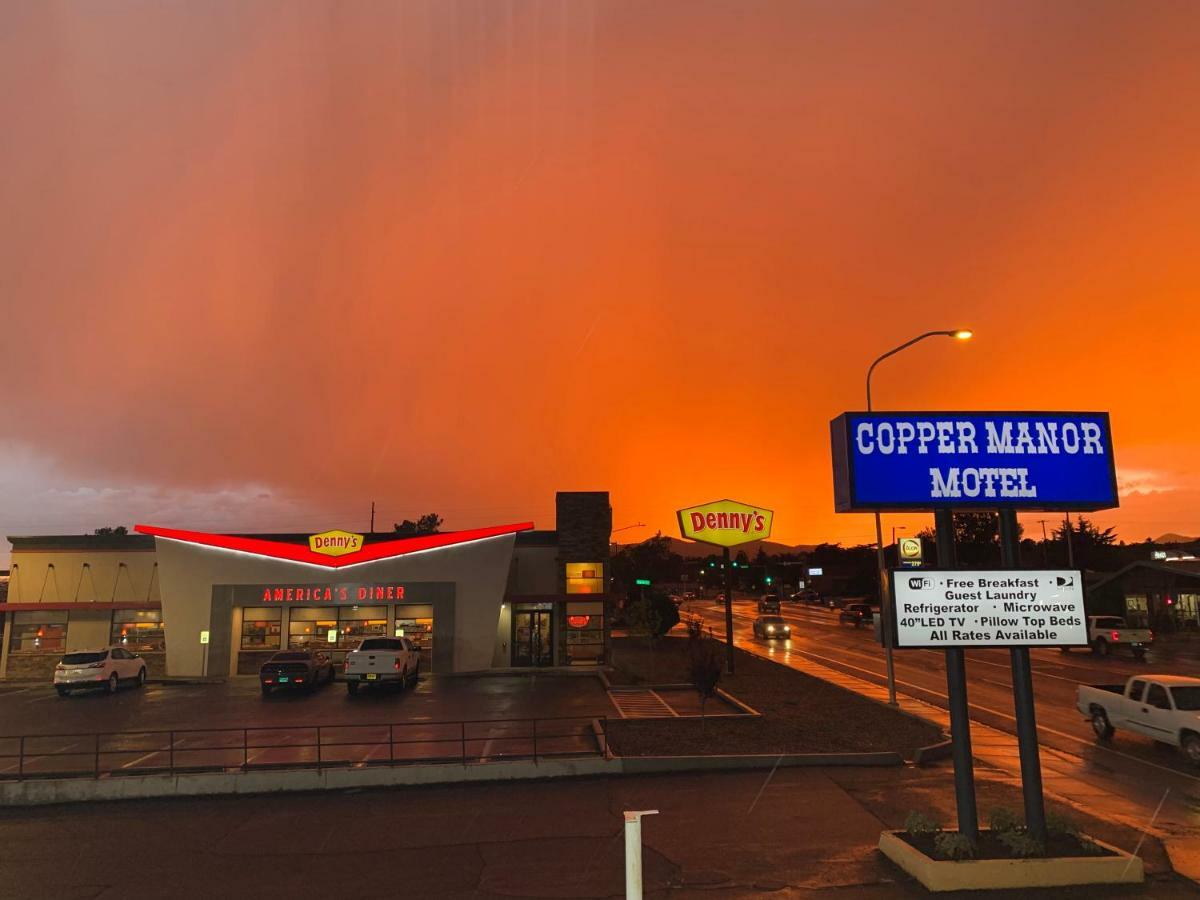 Copper Manor Motel シルヴァーシティ エクステリア 写真